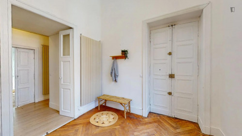 Cosy double bedroom near Les Boutiques Saint Georges