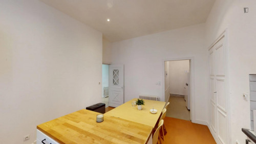 Cosy double bedroom near Les Boutiques Saint Georges