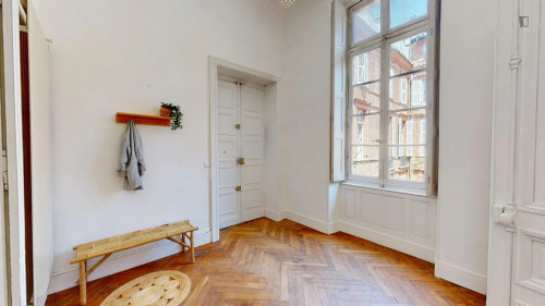 Cosy double bedroom near Les Boutiques Saint Georges