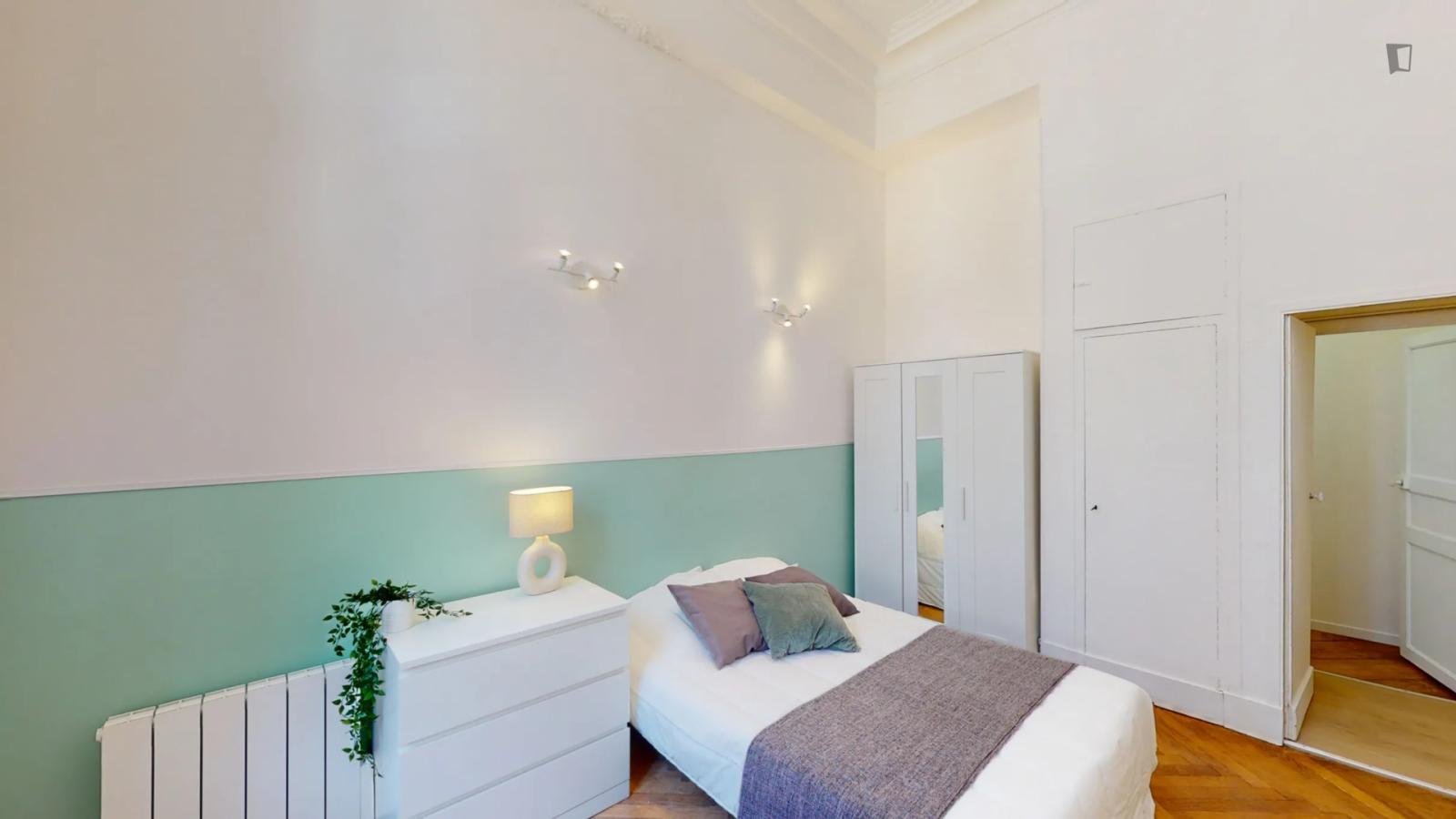  Cosy Double Bedroom Near Les Boutiques Saint Georges  -  Cosy double bedroom near Les Boutiques Saint Georges  - Gallery -  1