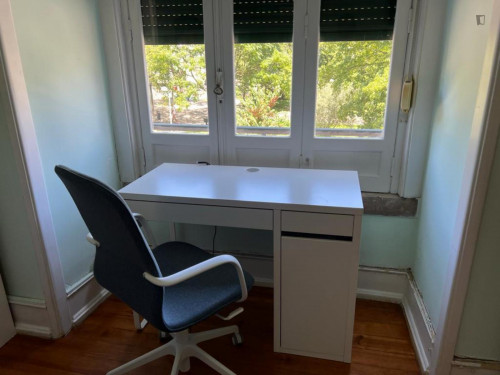 Nice single bedroom not too far from Areeiro metro station
