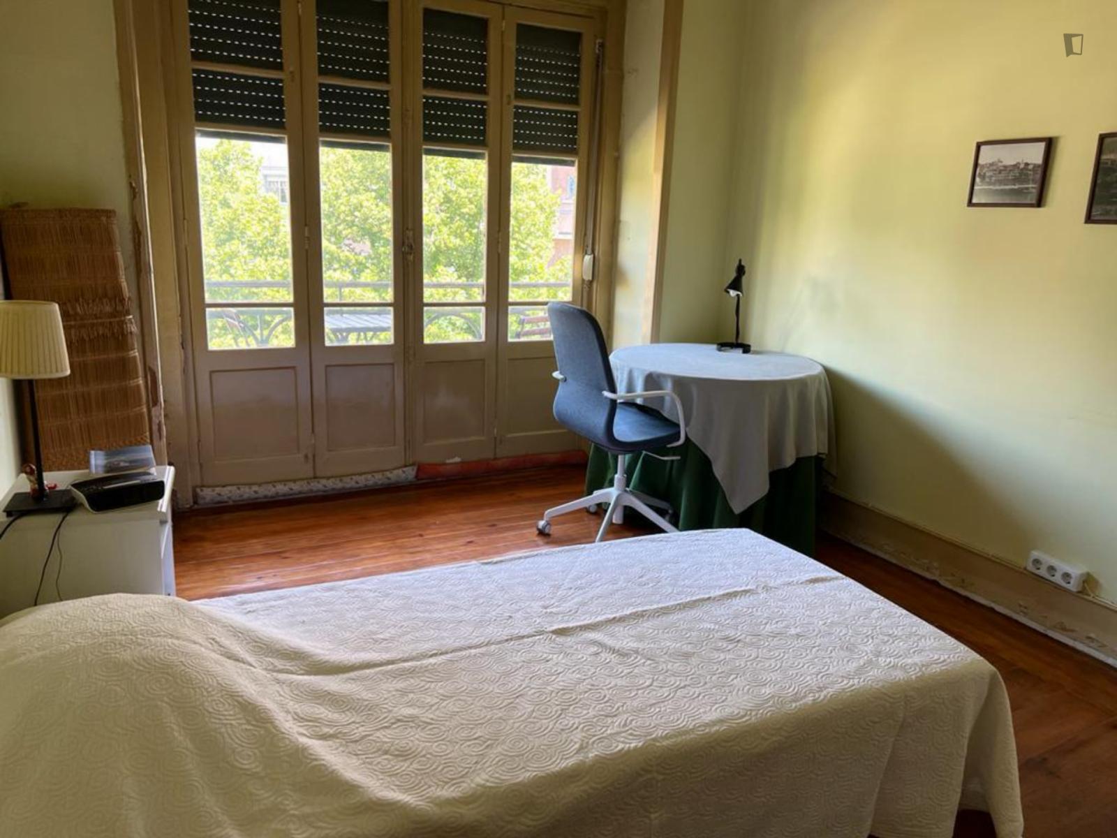 Lovely Double Bedroom Close To Alameda Metro Station - 1