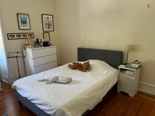 Sunny double bedroom next to Instituto Superior Técnico