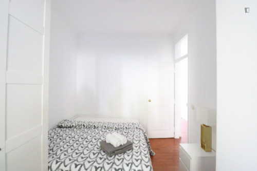 Great 2-bedroom apartment with private terrace in Campo de Ourique