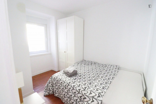 Great 2-bedroom apartment with private terrace in Campo de Ourique