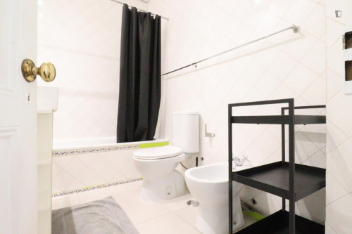 Entire 2-bedroom apartment with private terrace in Campo de Ourique - Gallery - 11