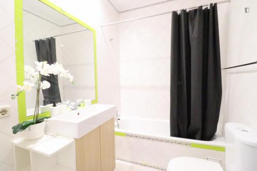 Entire 2-bedroom apartment with private terrace in Campo de Ourique - Gallery - 10