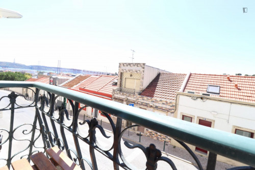 Entire 2-bedroom apartment with private terrace in Campo de Ourique - Gallery - 14