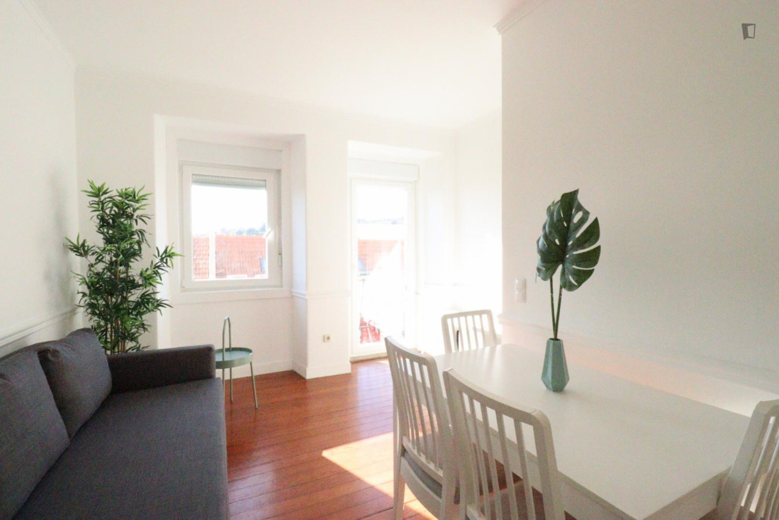 Entire 2-Bedroom Apartment With Private Terrace In Campo De Ourique - 1