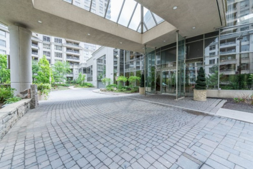 PlanURstay – Business Condo Near Square One - Others