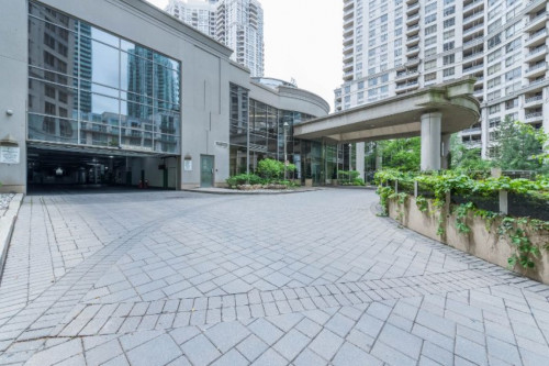 PlanURstay – Business Condo Near Square One - Gallery - 12
