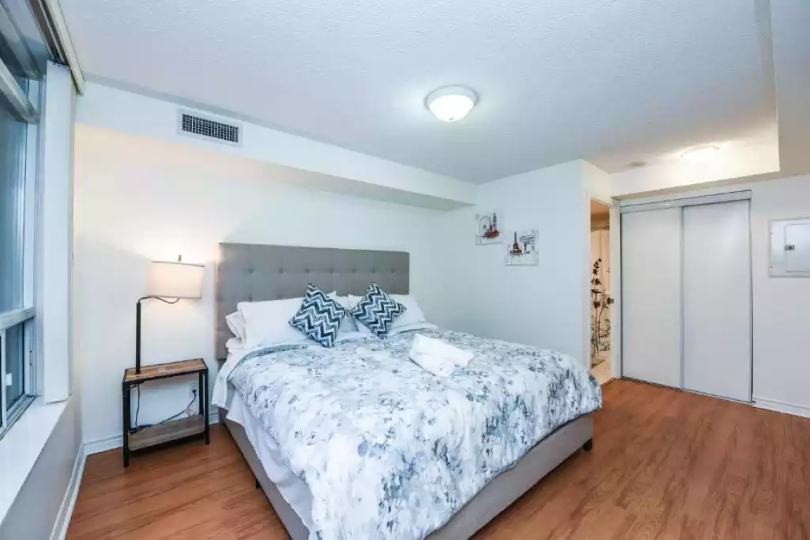 PlanURstay – Business Condo Near Square One - Gallery - 38