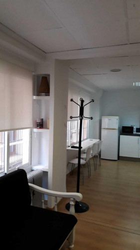 Multiple beds bedroom, with balcony, in 2-bedroom apartment