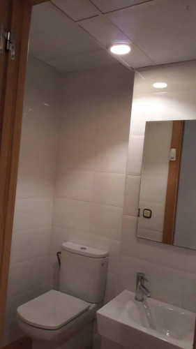 Double bedroom in 2-bedroom apartment - Gallery - 9