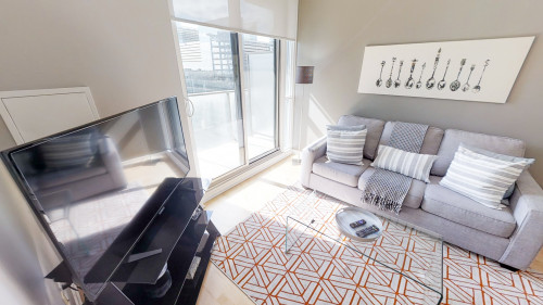 Bremner Blvd Apartments - Rooms