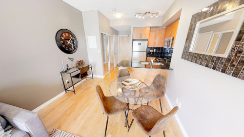 Bremner Blvd Apartments - Gallery - 4