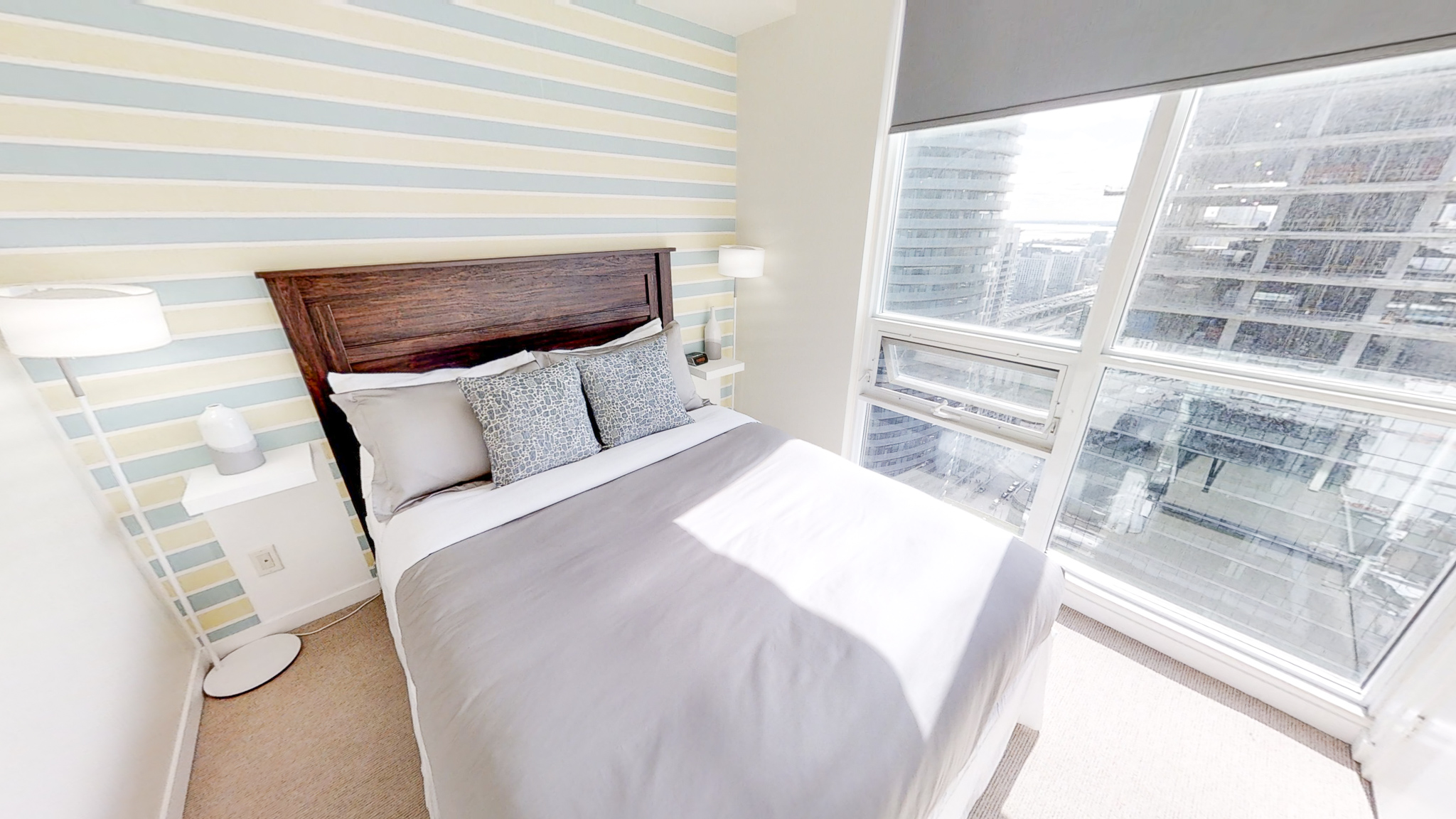 Bremner Blvd Apartments - Gallery - 8