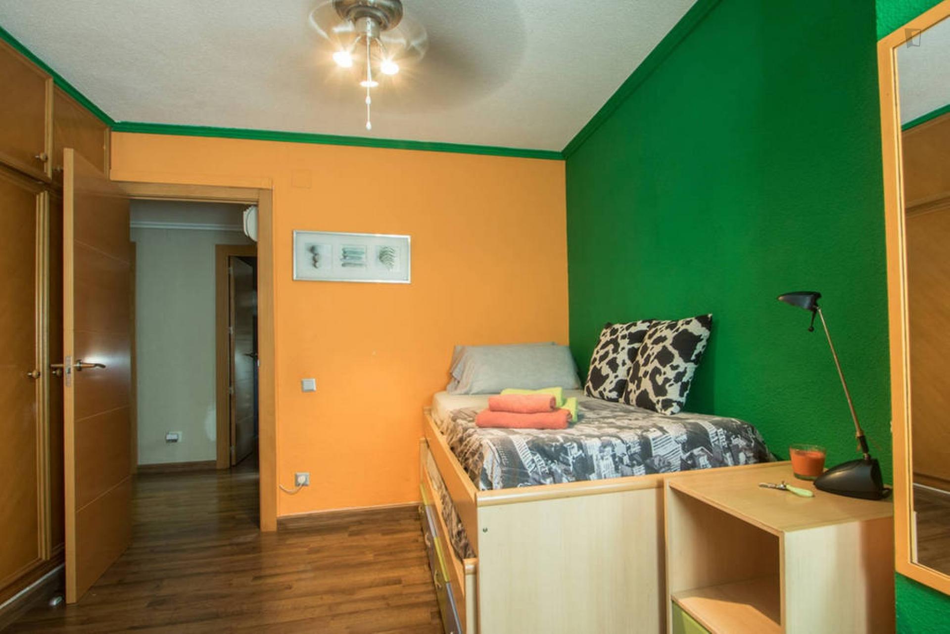 Colourful single bedroom with a private bathroom near Sant Blai