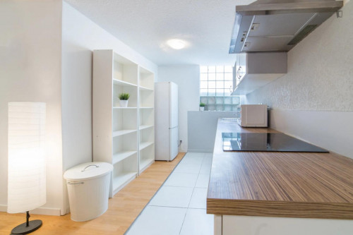 Sunny double bedroom in Gares