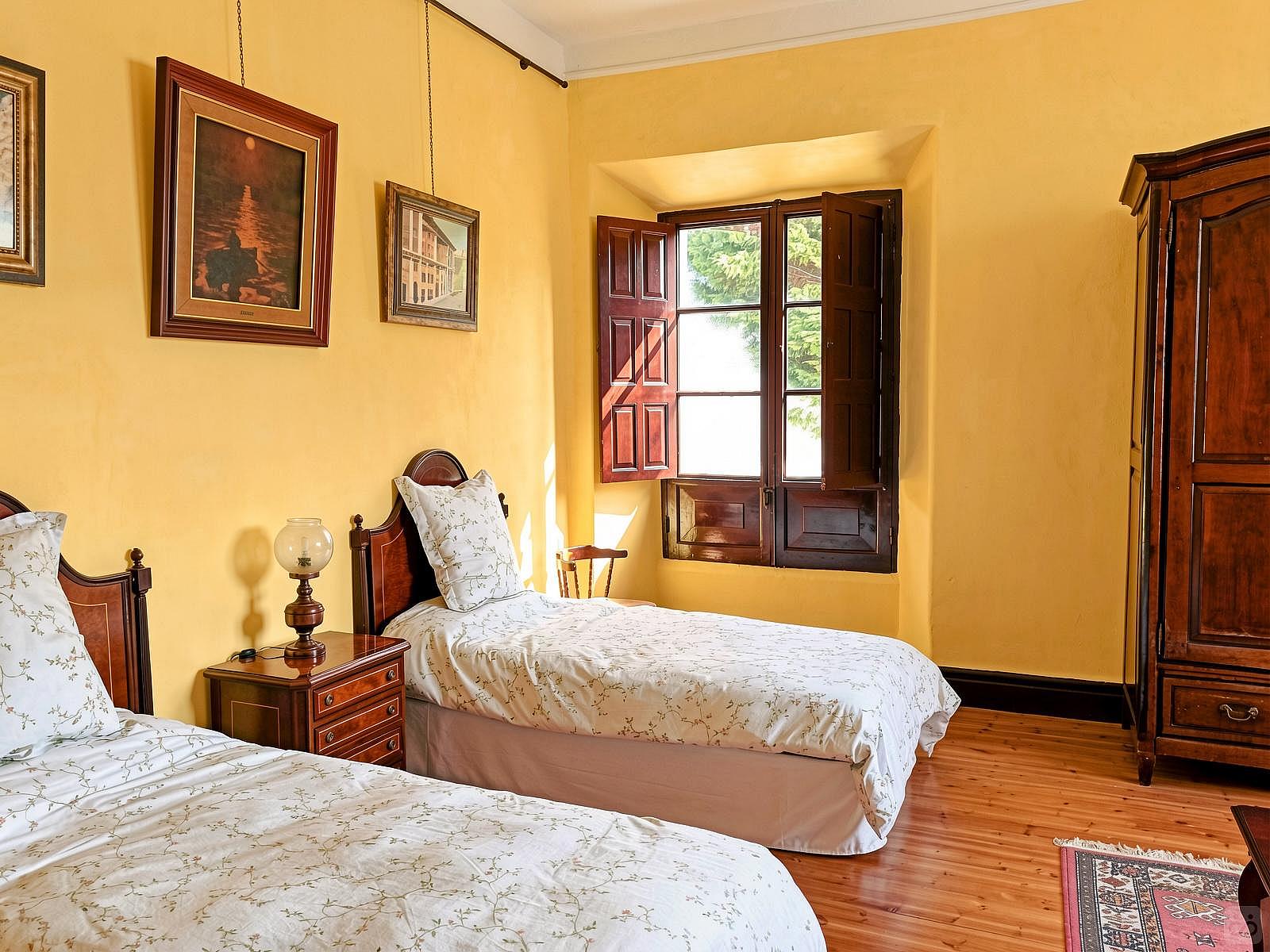  ROOM WITH SHARED BATHROOM  -  Gorgeous palazzo near Pazo De San Isidro  - Gallery -  25
