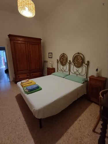 Homely double bedroom near Piazza IV Novembre