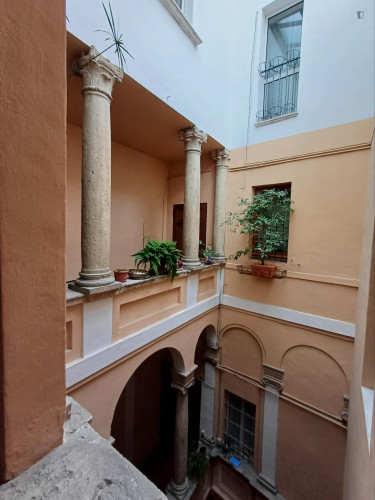 Homely double bedroom near Piazza IV Novembre