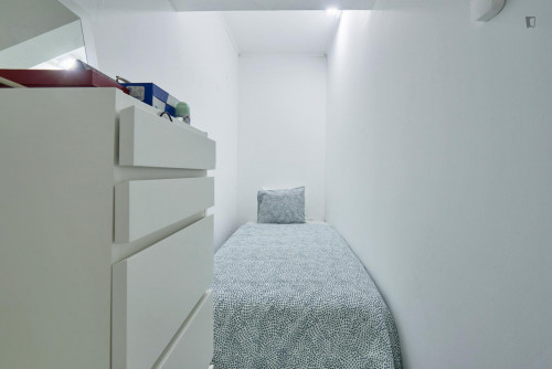 Cosy single bedroom close to José Gomes Ferreira Park