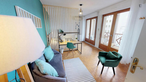 Spacious double bedroom near Jeanne d'Arc Metro station