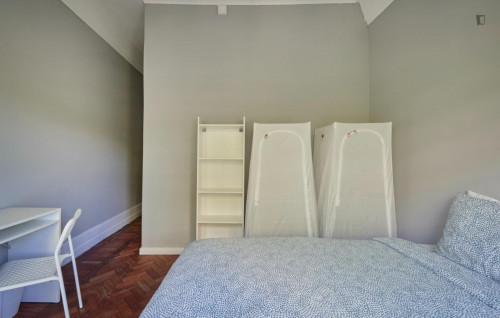 Cool double bedroom near Calouste Gulbenkian Museum