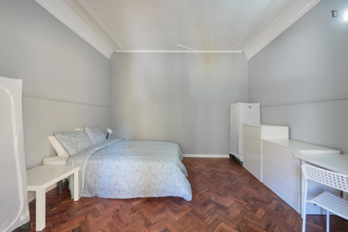 Inviting double bedroom not far from Instituto Superior Técnico