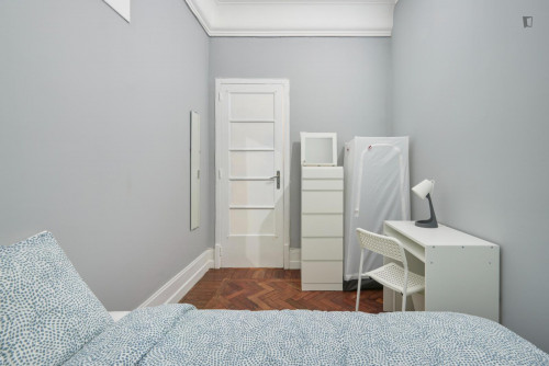 Compact double bedroom in proximity to Instituto Superior Técnico  - Gallery -  5