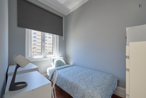 Welcoming single bedroom close to Praça de Espanha metro station