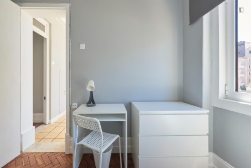 Welcoming single bedroom close to Praça de Espanha metro station  - Gallery -  5