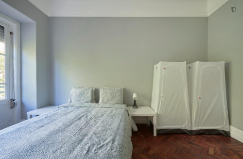 Bright double bedroom close to Saldanha metro station