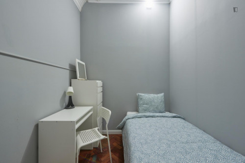 Humble single bedroom close to NOVA Uni