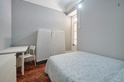 Attractive double bedroom steps away from Calouste Gulbenkian Museum