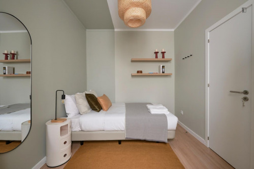 Great double bedroom very close to Arroios metro station