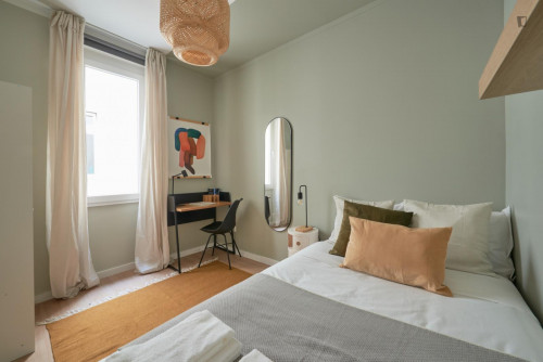 Great double bedroom very close to Arroios metro station