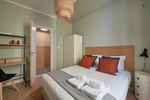 Comfy double bedroom close to Alameda metro station