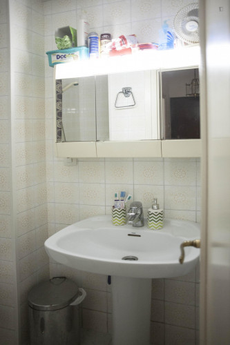 Cool twin bedroom not far from Facultad de Bellas Artes US - Gallery - 10