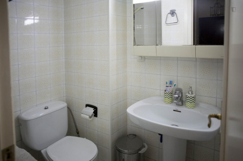 Cool twin bedroom not far from Facultad de Bellas Artes US - Gallery - 11