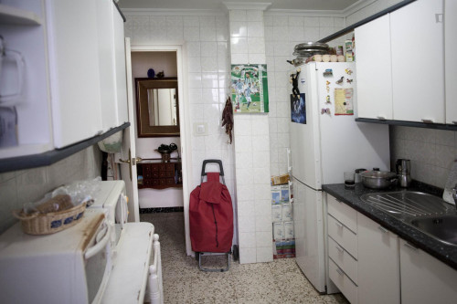 Cool twin bedroom not far from Facultad de Bellas Artes US - Gallery - 9