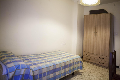 Cool twin bedroom not far from Facultad de Bellas Artes US - Gallery - 16