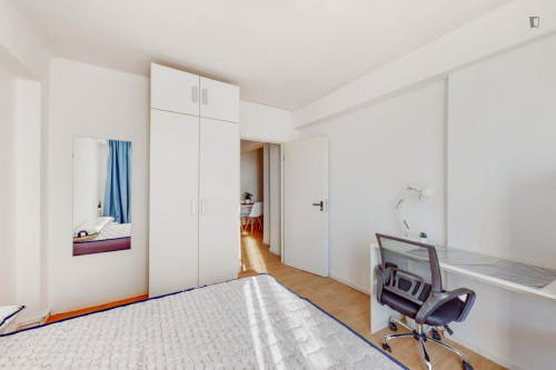 Attractive single bedroom