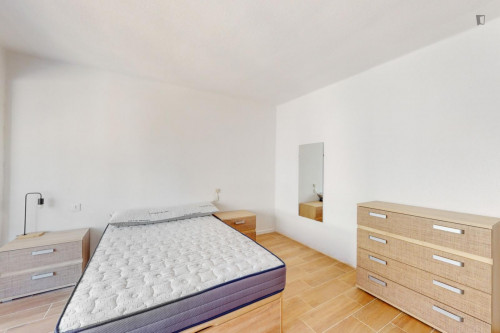 Large Appealing single bedroom