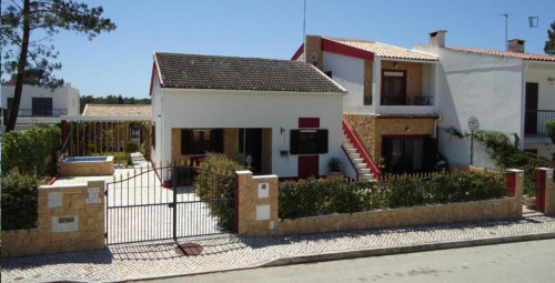 Amazing 3-bedroom house with garden close to Lagoa De Albufeira