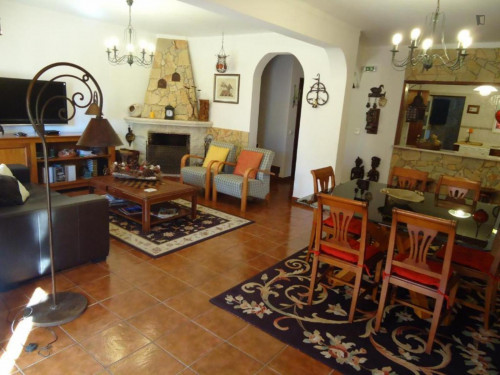 Casa Da Ribeira, 3 Bedroom House with Garden near Sesimbra