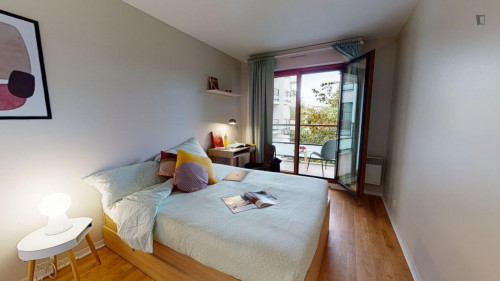 Comfy double bedroom near Parc de l'île Saint-Germain