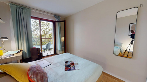 Comfy double bedroom near Parc de l'île Saint-Germain