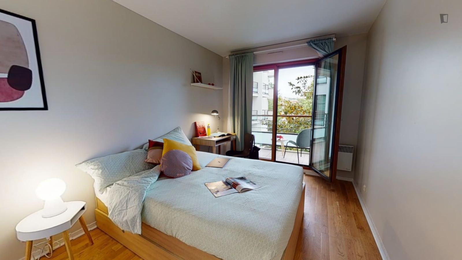  Comfy Double Bedroom Near Parc De L'île Saint-Germain  -  Comfy double bedroom near Parc de l'île Saint-Germain  - Gallery -  1